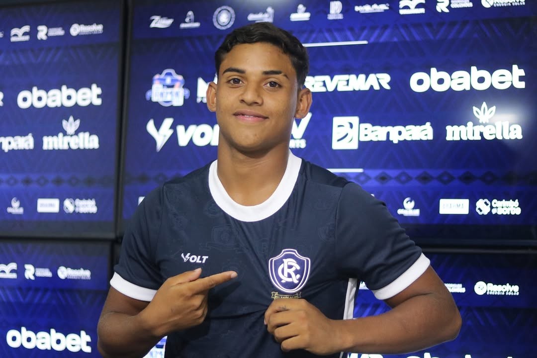 Remo assina contrato profissional com jovem artilheiro da base