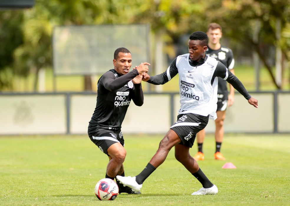 Corinthians deve direitos de imagem a Otero e Cazares — Foto: Rodrigo Coca/Ag. Corinthians