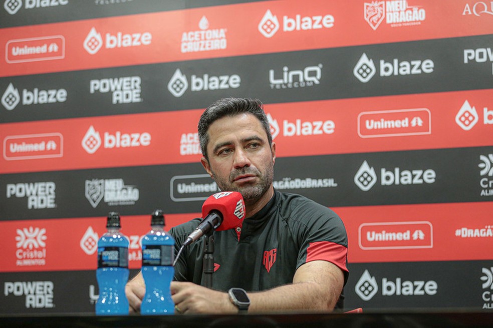 Lacerda, técnico do Atlético-GO — Foto: Bruno Corsino/ACG