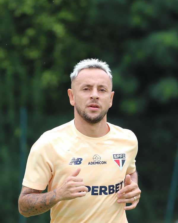Voz ativa, exemplos e presentes: como Rafinha é referência no São Paulo na busca por novo título