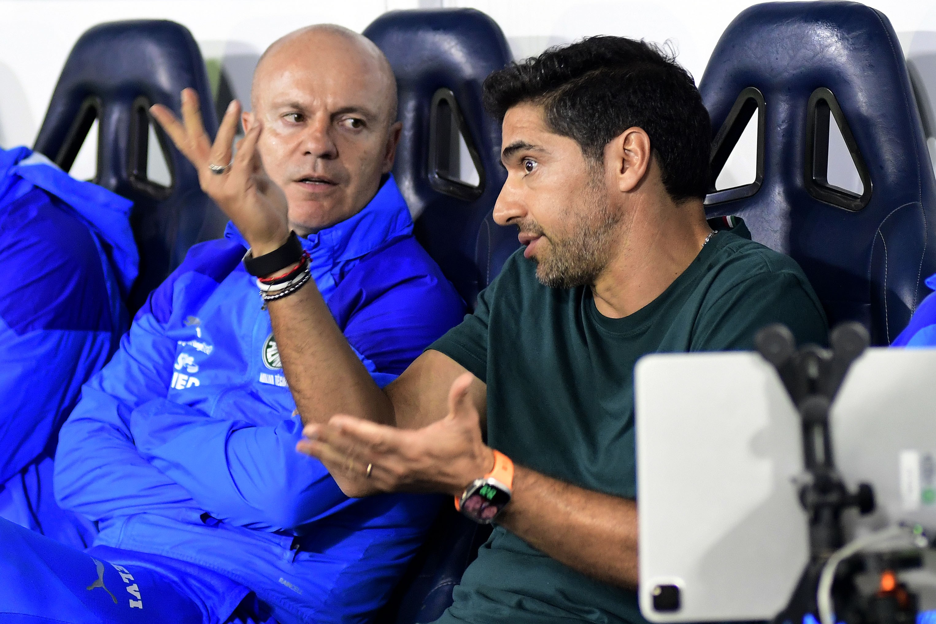 Palmeiras mantém 100% com time quase titular, mas desafios nos bastidores preocupam a torcida