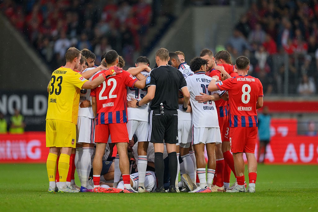 Musiala desmaia em campo durante amistoso do Bayern de Munique