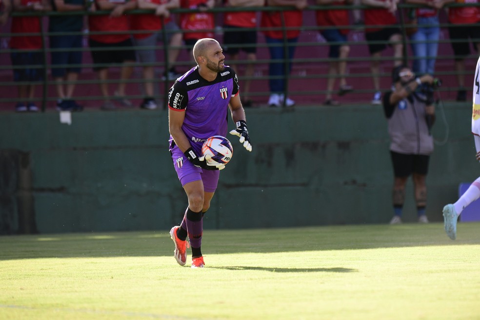 Victor Souza, goleiro do Botafogo-SP — Foto: Alexandre Battibugli/Ag.Paulistão