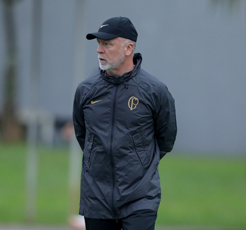 Mano Menezes em treinamento no Corinthians — Foto: Rodrigo Coca/Ag. Corinthians