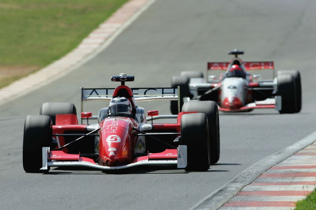 Mansell pôs à venda a coleção de carros de corrida