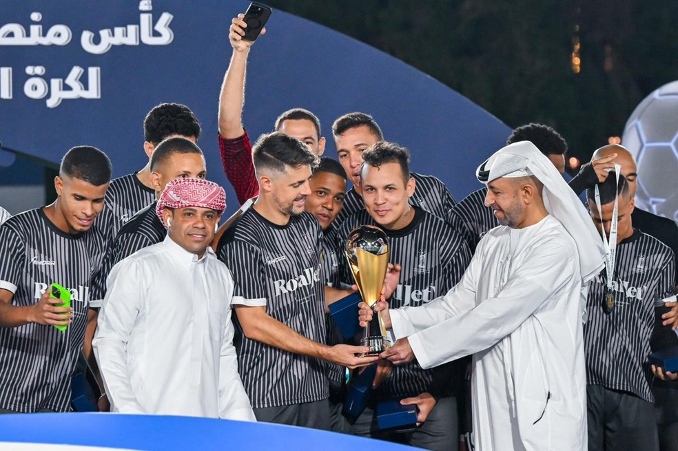 Élton Arábia foi campeão de torneio em Abu Dhabi — Foto: Élton Arábia/Arquivo Pessoal