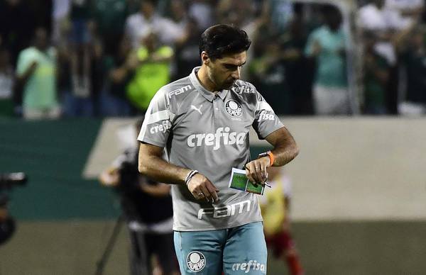 Jornal diz que Abel deixará Palmeiras para ser técnico mais bem pago do mundo no Catar
