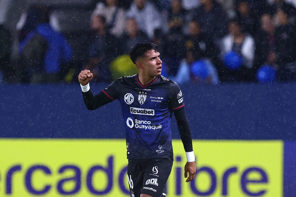 Kendry P&aacute;ez comemora gol em Independiente Del Valle x Palmeiras &mdash; Foto: Franklin Jacome/Getty Images