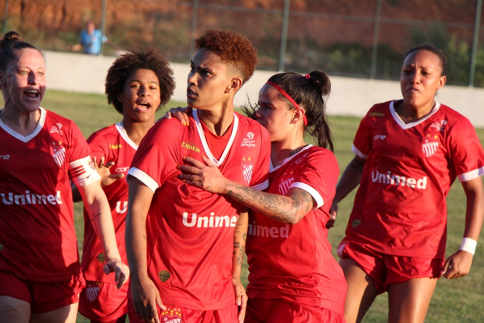 Benfica começa mal: derrota na fase de grupos da EuroCup feminina de  basquetebol