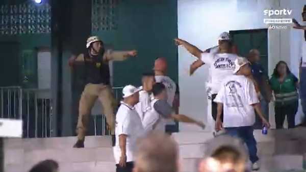 Intervalo de Coritiba x Santos é marcado por brigas envolvendo as torcidas