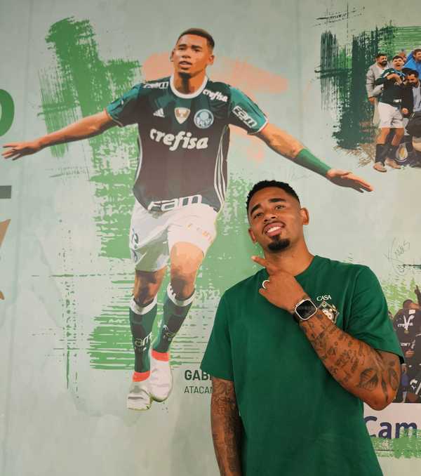 Gabriel Jesus Visita CT do Palmeiras e Autografa Foto Própria: Realizando Sonhos.