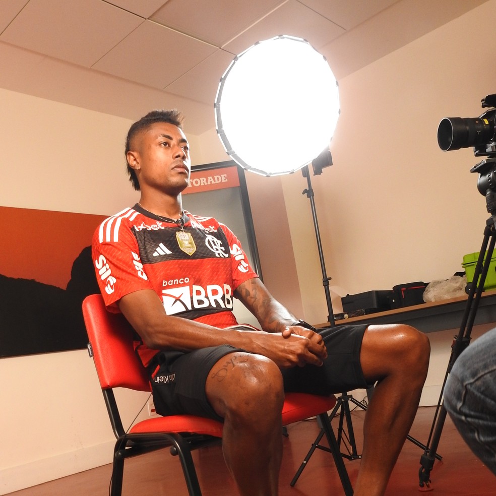 Bruno Henrique, do Flamengo, em entrevista ao ge.globo — Foto: Fred Gomes