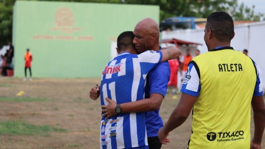 Time vence clássico, técnico chora e revela homenagem póstumabet games appatletas ao seu pai, vítimabet games appcâncer