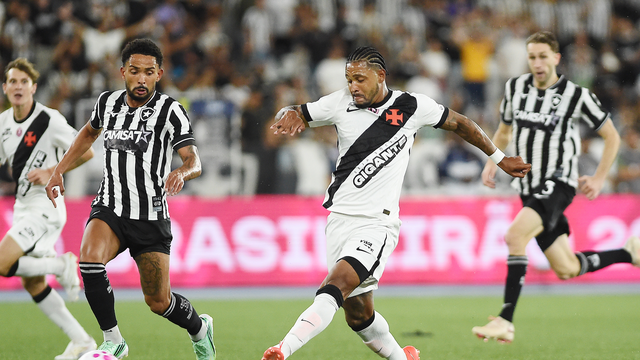 David faz segundo gol do Vasco sobre o Botafogo
