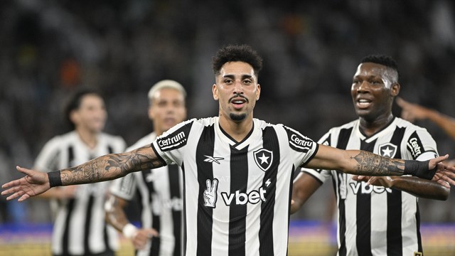 Kauê comemora gol em Botafogo x Portuguesa