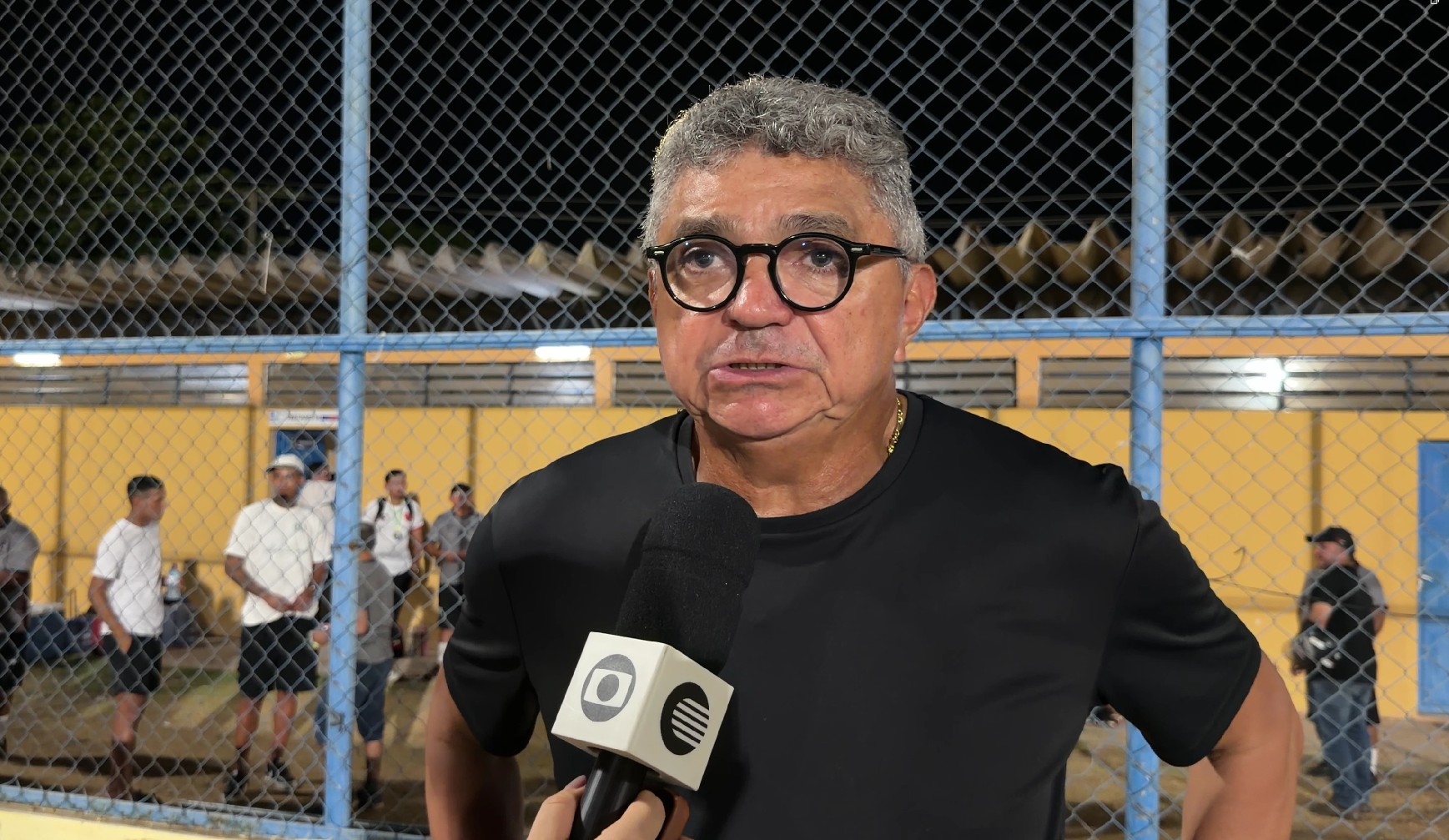 Técnico desabafa após vice na 2ª Divisão: "Preciso de férias. Chega de acordar falando sozinho"