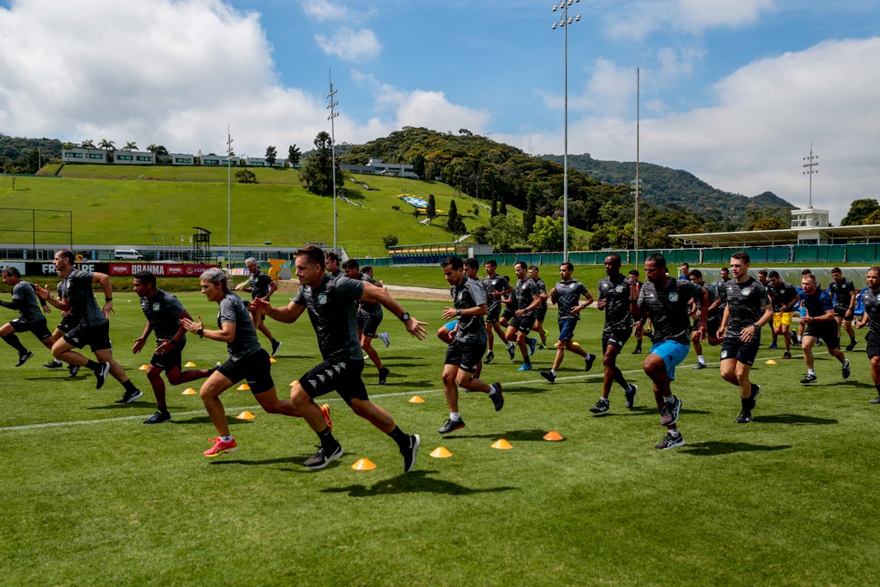 Jogadores correm até 11km por partida de futebol · GinasticShop -  Assistência Técnica de Fitness do Brasil