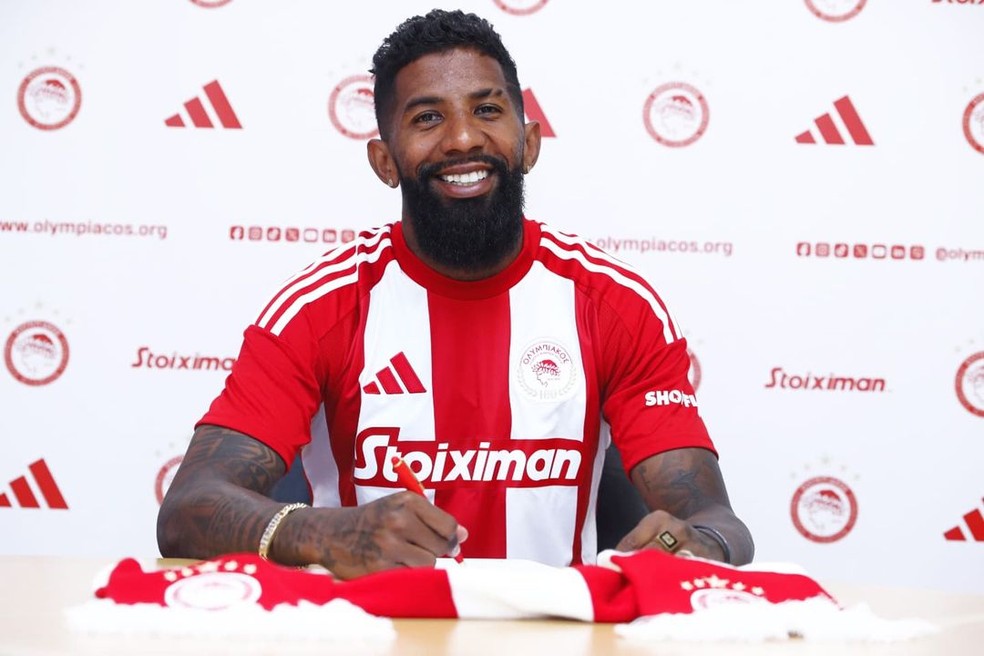 Rodinei assina contrato com o Olympiacos — Foto: Reprodução / Instagram