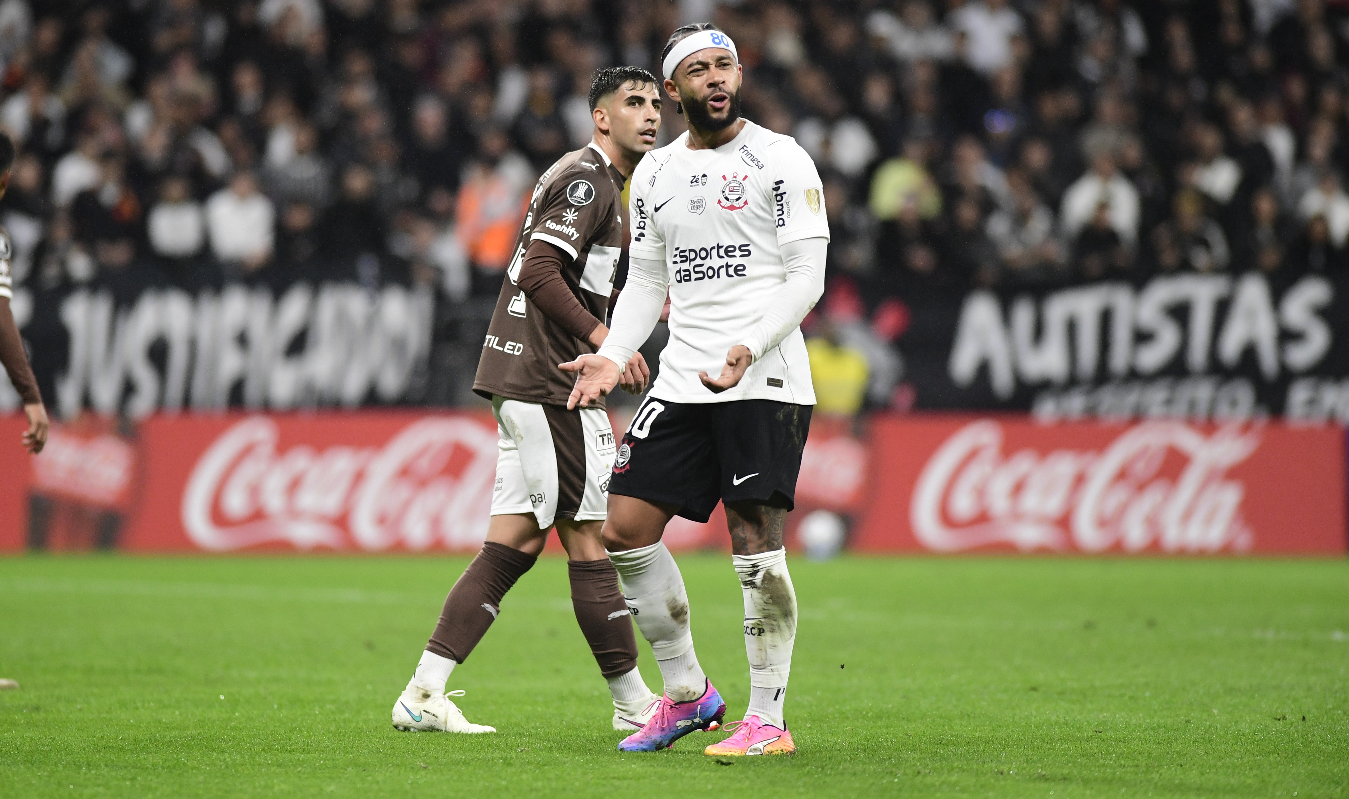 Memphis reforça desejo de renovar com o Corinthians: "Eu quero ficar aqui"