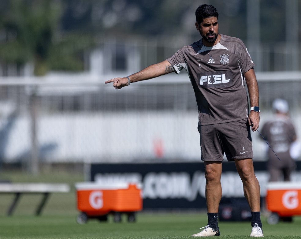 António Oliveira sofre pressão no Corinthians — Foto: Rodrigo Coca/Agência Corinthians