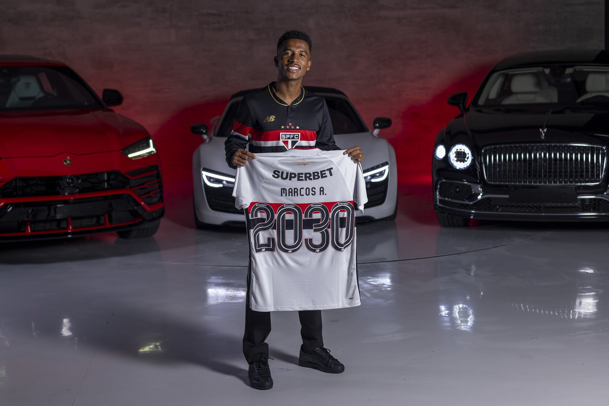 São Paulo anuncia renovação de Marcos Antônio: "Muito mais que o motor do nosso time"