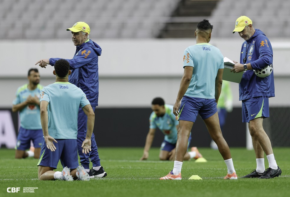 Ancelotti comanda treinamento da seleção brasileira no World Cup Stadium 