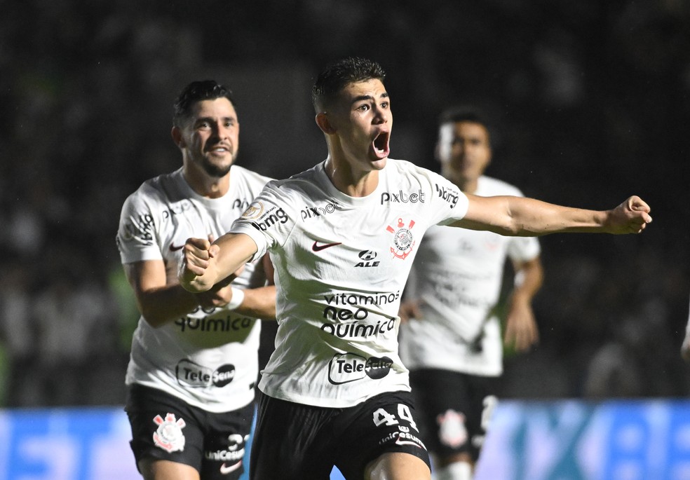 Comemoração de Gabriel Moscardo em Vasco x Corinthians — Foto: André Durão