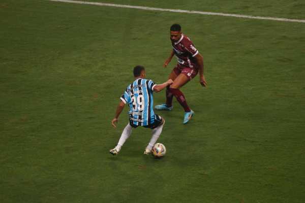 Diego Costa brilha e garante vitória do Grêmio na semifinal.