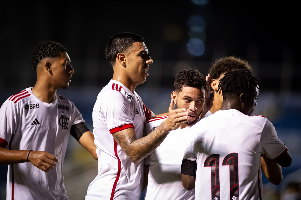 Iago comemora o seu gol pelo Flamengo Sub-20 — Foto: Wanderlene Fotografa