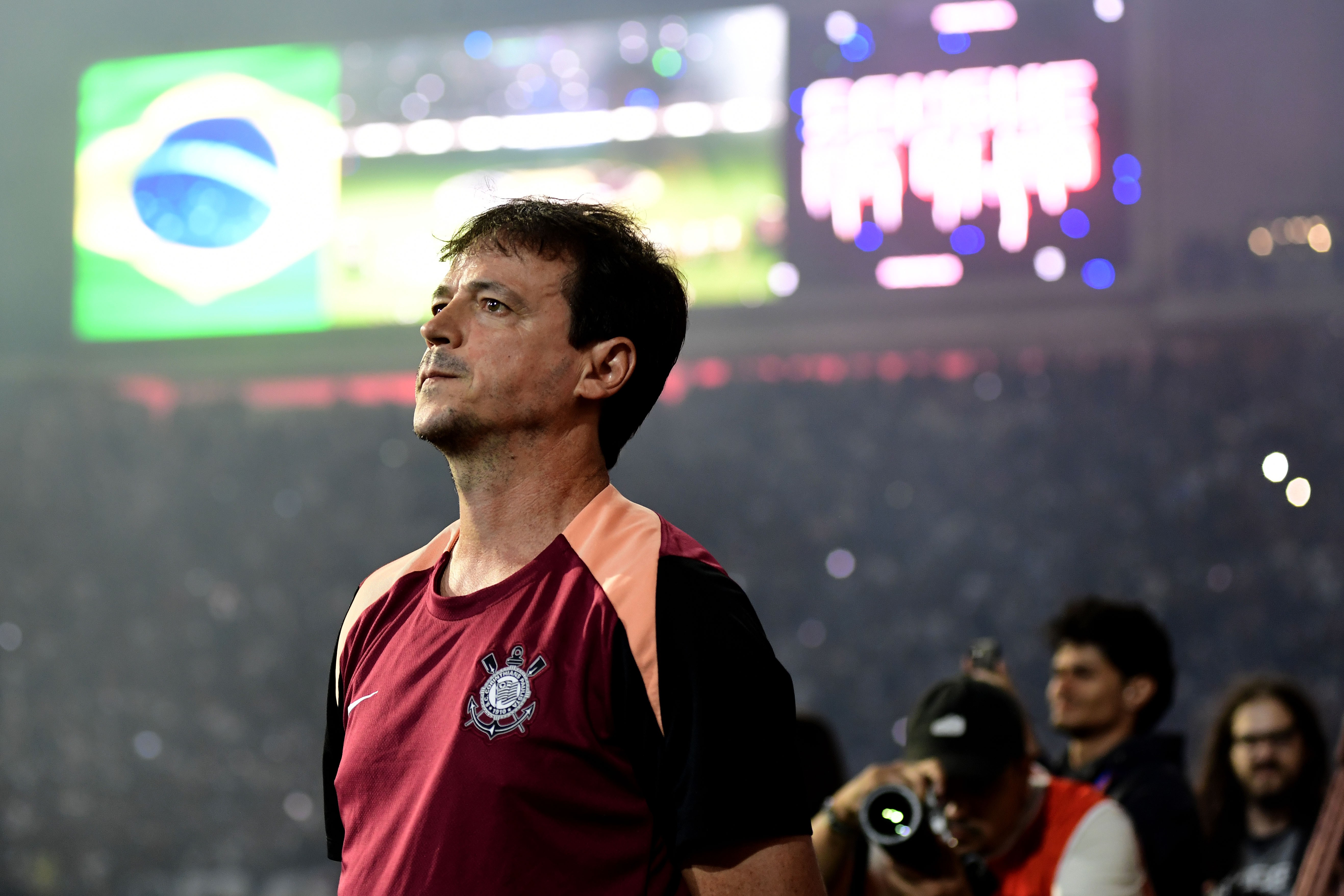 Corinthians encaminha acordo com Diniz para pagar R$ 4,8 milhões da rescisão de forma parcelada
