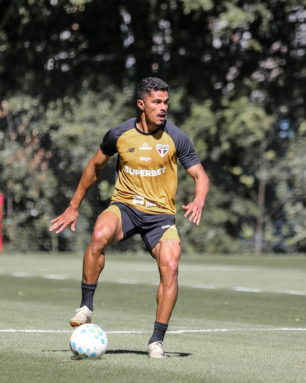 São Paulo intensifica preparação tática para duelo contra Athletico-PR