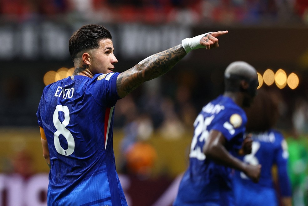 Enzo Fernandez comemora gol do Chelsea — Foto: Reuters