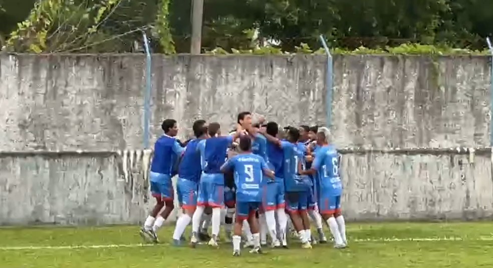 Jogadores do Cruzeiro-PB comemorando gol marcado contra o Sport-PB — Foto: Reprodução / G10 Esportes