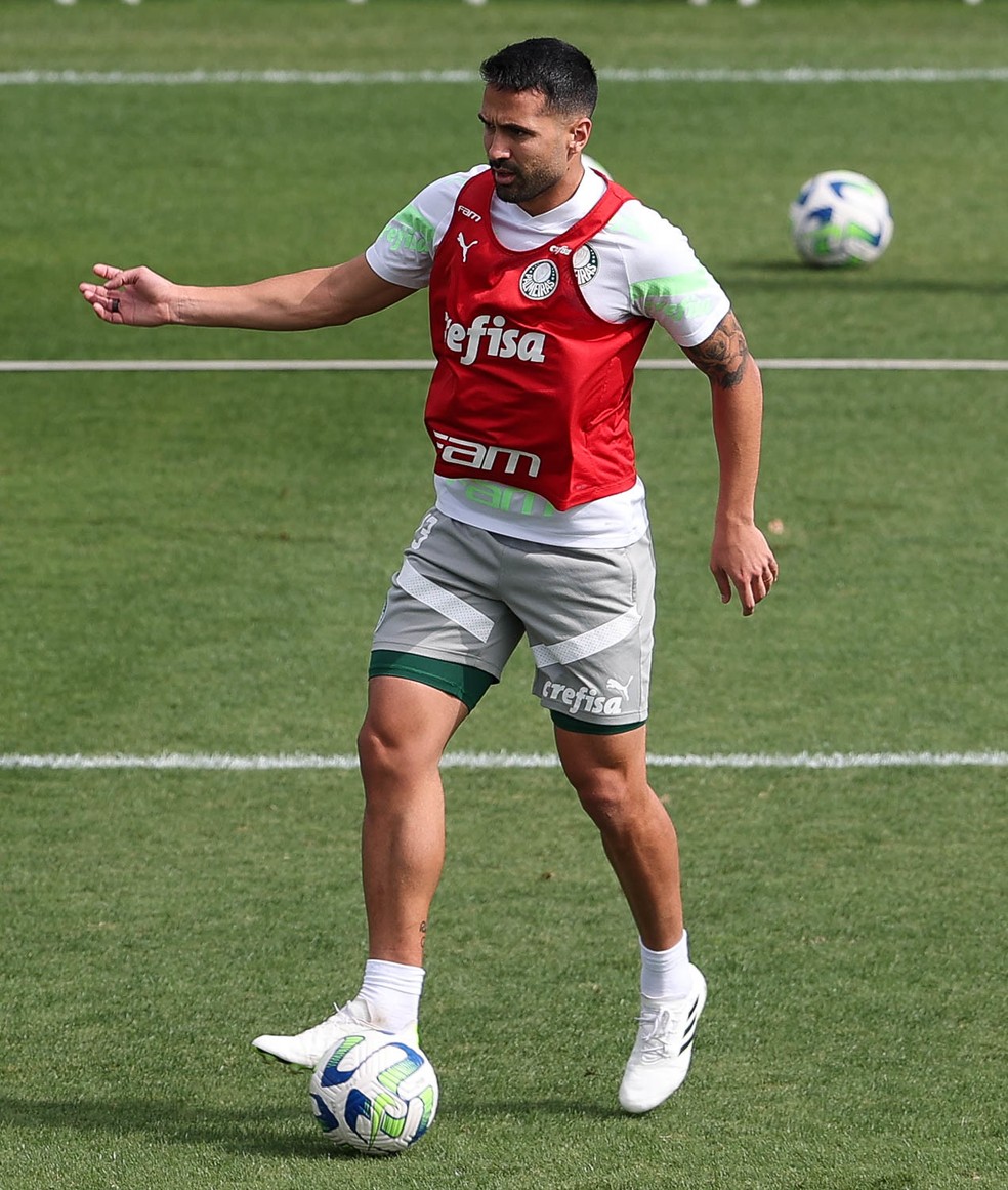 Luan durante treino do Palmeiras na Academia de Futebol — Foto: Cesar Greco