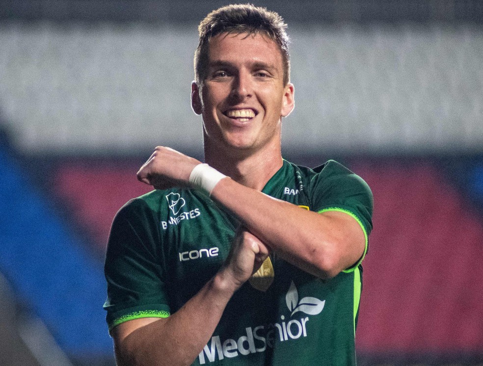 Rosseto, atacante do Porto Vitória — Foto: Henrique Montovanelli/FES