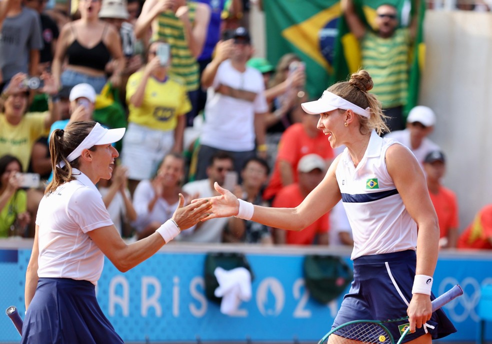 Luisa Stefani e Bia Haddad Maia representam o Brasil no torneio de duplas do tênis — Foto: Gaspar Nóbrega /COB