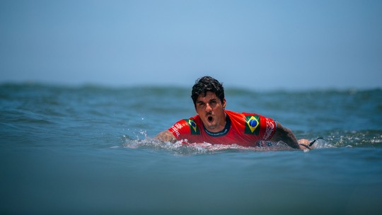 Gabriel Medina sofre corte na cabeça em sessão de treino no Taiti