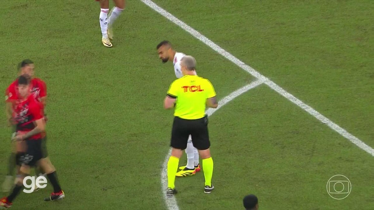 Leo Ortiz tranquilo, Cebolinha e Ayrton possíveis contra Bahia; Flamengo reorganizado.