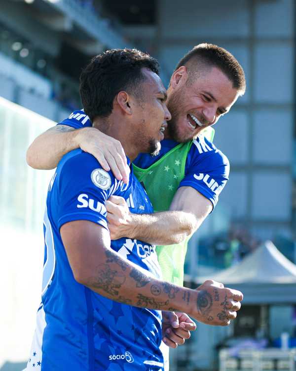 Cruzeiro inicia reformulação com cinco saídas confirmadas para 2025