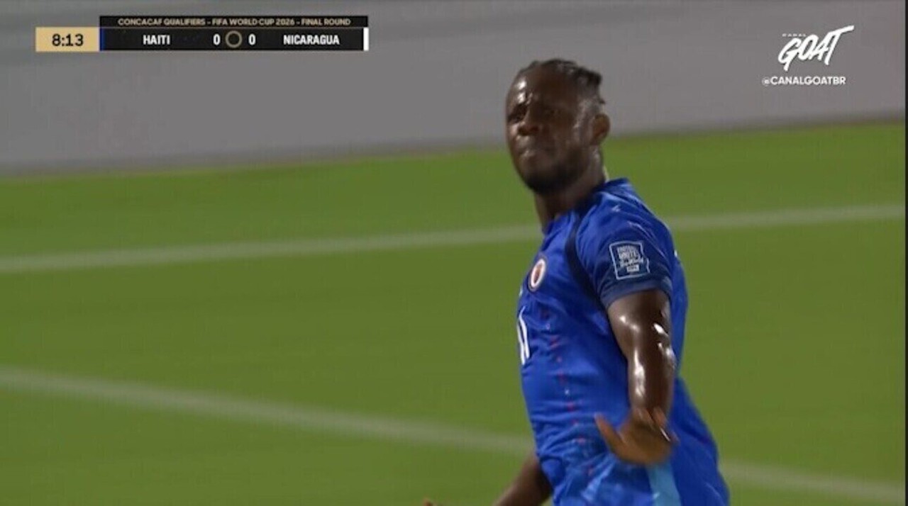 Craque do Haiti fugiu da guerra no Irã e busca clube antes de pegar o Brasil