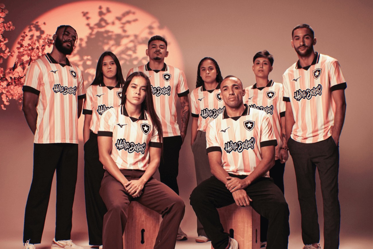 Botafogo lança quarta camisa em campanha de Outubro Rosa; veja fotos
