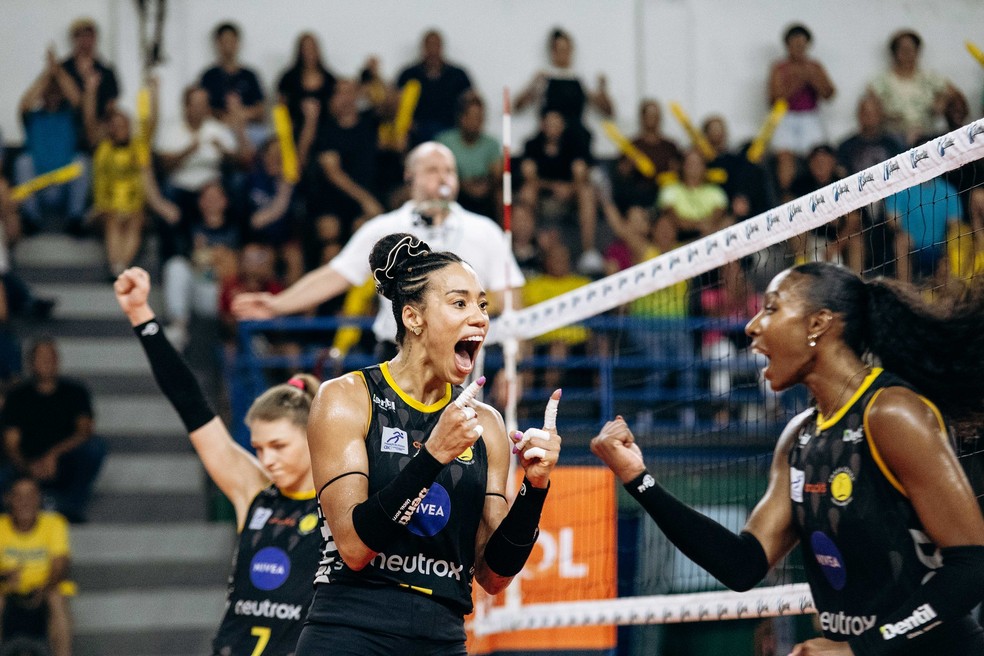 Praia Clube, Sesc-Flamengo, Superliga feminina — Foto: Eliezer Esportes/Praia Clube