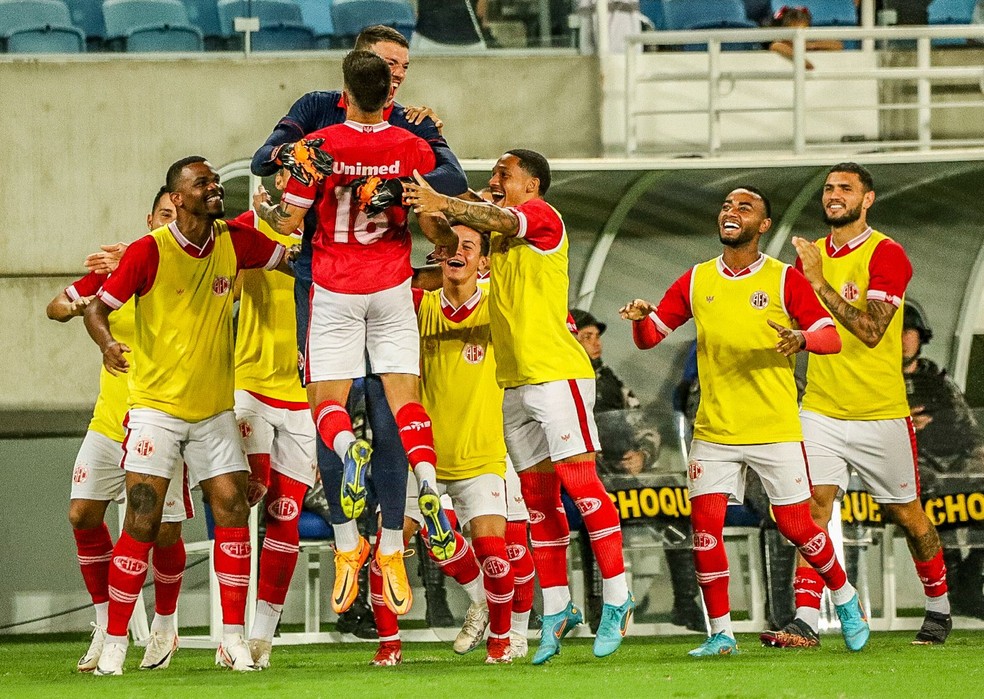América-RN comemora gol diante do Globo FC — Foto: Alexandre Lago