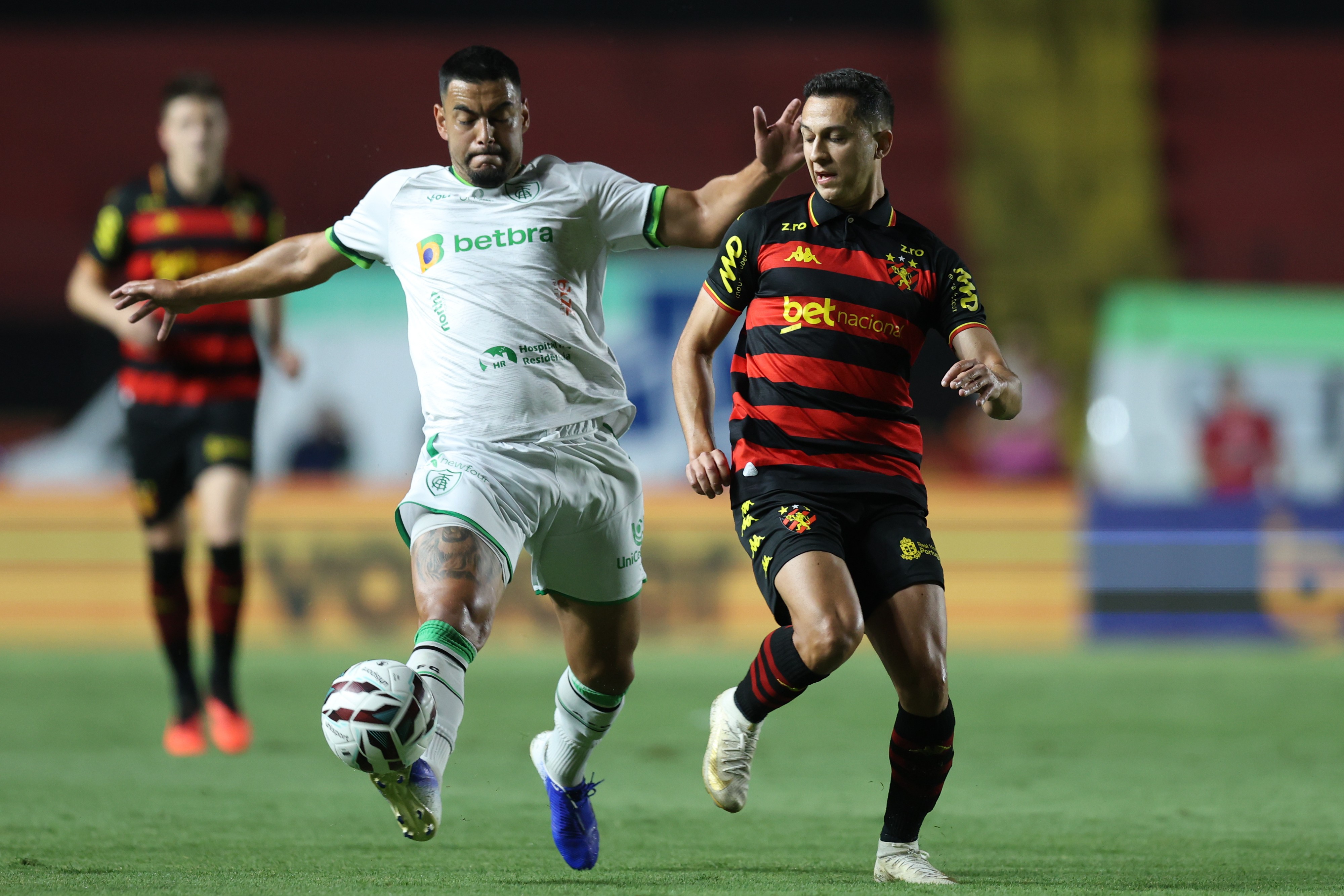 Juan Alano brilha na estreia como titular e garante vitória do Sport