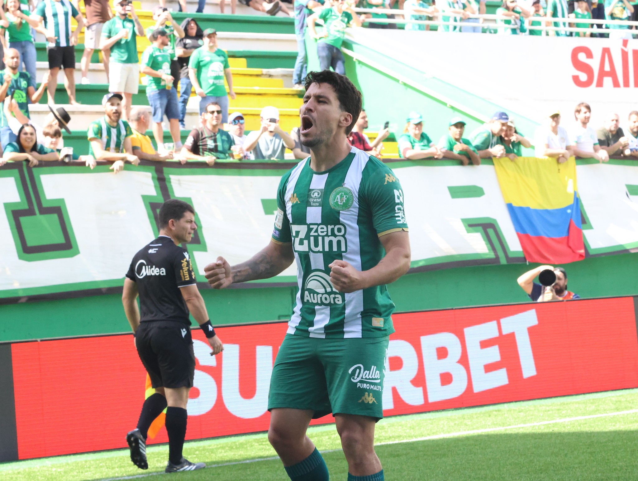 Artilheiro da Chapecoense na temporada, Marcinho fala sobre futuro no clube