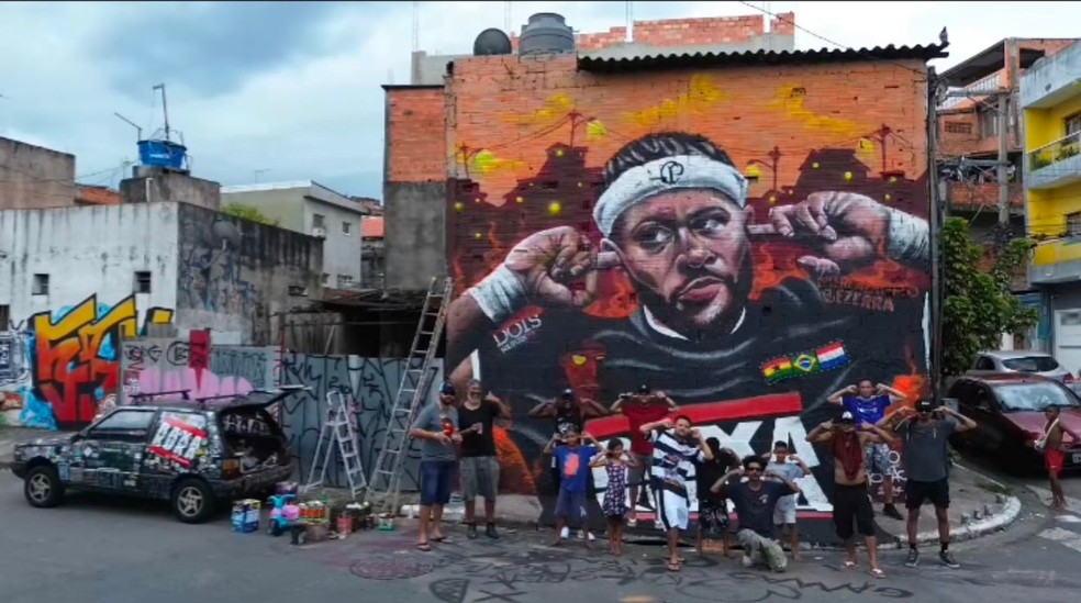 Grafite em homenagem a Memphis Depay em comunidade de São Paulo — Foto: Reprodução/Instagram