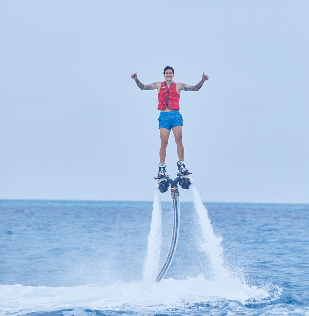Pedro, do Flamengo, nas Ilhas Maldivas — Foto: Reprodução