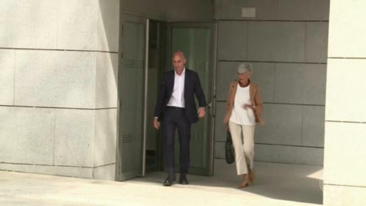 Jenni Hermoso dep&otilde;e na Espanha sobre beijo de Rubiales: "N&atilde;o mere&ccedil;o estar  vivendo isso" | futebol espanhol | ge