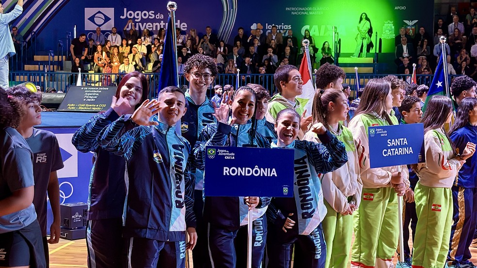 Delegação rondoniense em cerimônia de abertura dos Jogos da Juventude — Foto: Divulgação/SEDUC