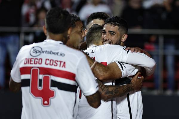 São Paulo vai para clássico sem pressão e com possibilidade de inflamar crise no Palmeiras